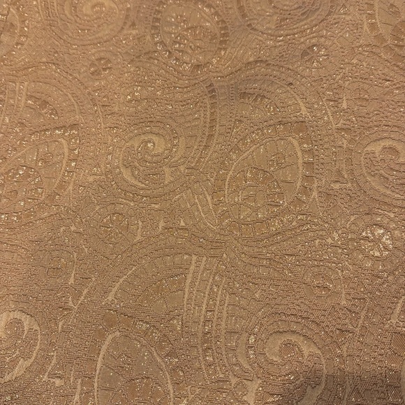 Banana Republic NWOT Pencil lined Skirt, texture with Metallic fabric. - Picture 7 of 8